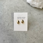 ゴールドしずくピアス・樹脂ピアス・イヤリング