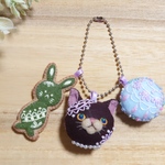 【5/28(土)19:00〜販売】  cat  &  icing sweets   猫の刺繍キーホルダー