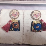 2way ネコ　ウッドボタン　ビーズ刺繍　インド刺繍リボンタッセルアクセサリー　ニッケルフリーイヤリングorピアス　サージカルステンレスピアス　蝶バネクリップイヤリング　大人可愛い　猫