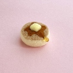 ふっくら焼けたホットケーキ  メイプルシロップ付き ブローチ