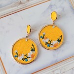 1点のみ⭐フェイクレザー刺繍の大ぶりピアス