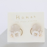 white flowerピアス/イヤリング（ベージュ）