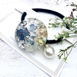 大人のローズアクセサリー　ヘアゴム  チャーム付き　ローズ ROSE レジン ブルー　薔薇　スターフラワー