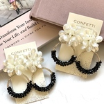 しろいお花とビジューフープのピアス イヤリング