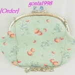 「かのと様のご注文品」☆気持ち華やぐがま口バッグ（特大！口金24.5センチ）（苺柄♡）（ポーチ・クラッチ・ハンドバッグにもなります＼(^o^)／）