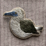 アオアシカツオドリの刺繍ブローチ