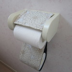 クラシカルタイルなトイレットペーパーホルダー
