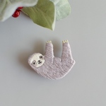 ★ご注文分★ナマケモノ手刺繍ブローチ