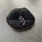 唇ビーズ刺繍ブローチ(蛇)