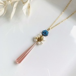 プチフラワーとしゃらしゃらパールのロングドロップネックレス　初夏