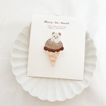 くまとアイスクリームのブローチ(チョコ)