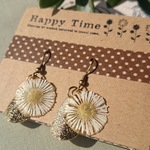 白い押し花ピアス♪