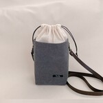 受注製作＊欲張りなスマホポシェット／チャコールグレー２　ペットボトルOK！（巾着ポシェット・巾着ショルダー・帆布）