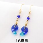 【イヤリング・ピアス変更可】まがたま桜(極)とんぼ玉ピアス086[19.紺青S4-A6]