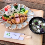 🌸はなちゃんちのおむすび定食　とんかつ