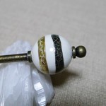 白地に金銀ラインのかんざし（ひび割れ模様）