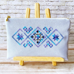華やかブルー刺繍の通帳ポーチ②　18