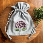 手刺繍の巾着ポーチ　（アジサイ）