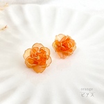 薔薇のピアス・イヤリング（オレンジ︎ ）秋 ディップアート 小ぶり シンブル