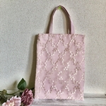 ピンクレースのトートバッグ