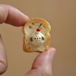 こいぬめろんぱんトースト　ブローチまたはマグネット