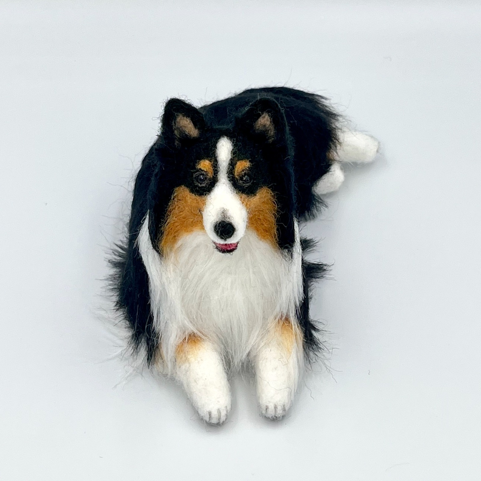 羊毛フェルト］シェルティ🐾ラフコリー（トライカラー）伏せポーズ