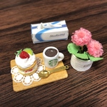 ミニチュア雑貨【引き出せるティッシュ付ケーキセット】