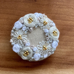 ビーズ刺繍くるみボタン（ヘアゴム/ブローチ）