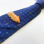 コーギー(うつ伏せ寝)ネクタイピン［父の日・プレゼントに］
