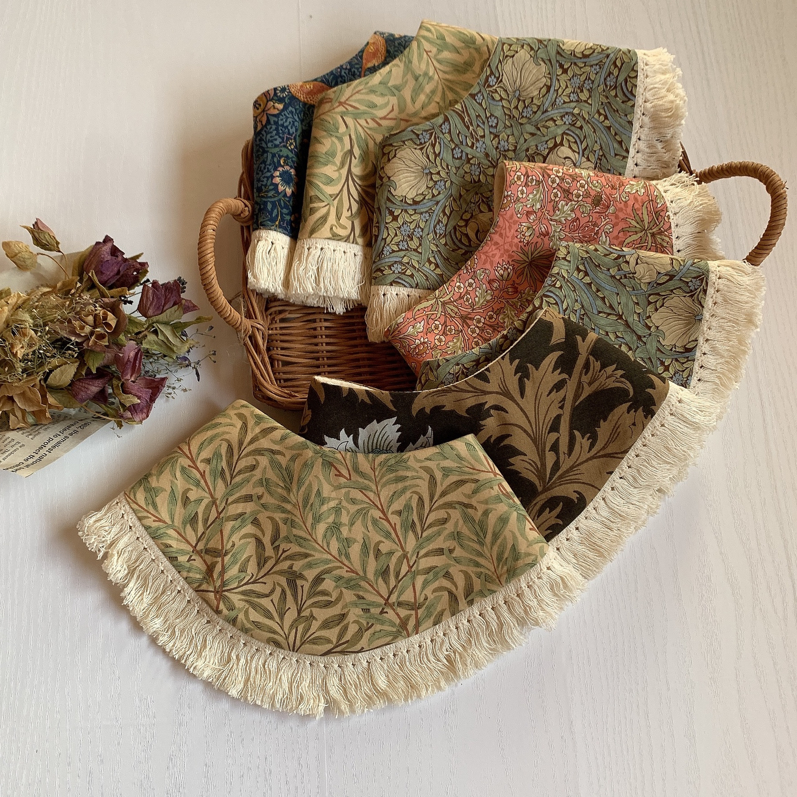 人気No.1】ピンパネル ブルーラウンド型 フリンジ ビブ スタイ つけ襟