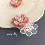 ぷっくり梅の花とフラワーレースの　ヘアクリップ