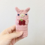 リンゴ大好き♡うさぎさんのリップクリームケース / かわいい 動物 ポーチ 小物入れ 毛糸 編み物 リップケース