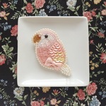 ビーズ刺繍＊アキクサインコのブローチ
