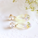 クリスタル付きお花のピアス/イヤリング