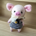 ハンドメイド　朝から大忙しエプロンを付けたテディベア風コブタ子豚ぬいぐるみ🐷目玉焼き🍳あみぐるみ付き