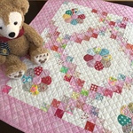 優しいピンクのお花 パッチワーク ベビーキルト タペストリー