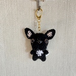 編みぐるみ犬キーホルダー:フレンチブルドッグ（ブリンドルホワイトエプロン）