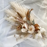 ホワイトとブラウン、ゴールドのブーケ