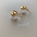 crystal cube hoop ∴ピアスorイヤリング　クリスタル　水晶　クォーツ　天然石　キューブ　天然