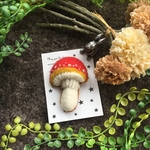 ✩.*˚送料込み✩.*˚羊毛フェルトきのこ🍄ブローチ✩.*˚