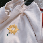 ひまわり刺繍綿Tシャツ〜コットン*半袖ｔシャツ *ホワイト