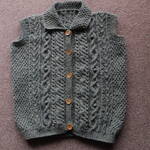 襟付きアラン模様のベスト