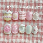 いちごづくしのネイルチップ