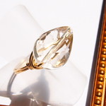水晶・ペアシェイプカット*リング　ゴールド