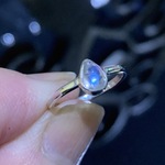 💎しずく型レインボームーンストーンピンキーリング4号（14.0㎜）