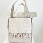 【現品販売】　1点のみ　保冷バッグ　刺繍　フリル　ピンク　お弁当バッグ　刺繍生地　離乳食バッグ　オムツバッグ