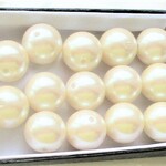優しの国の優し色★少し訳あり★樹脂 パール　貫通穴 　約15ｍｍ　　15粒