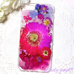 押し花iphoneケース＊華やかガーベラ✴︎ビビッドピンク&レッド＊ スマホケース 名入れ可能  ラメ・ホロ・スワロフスキー無料 [受注製作]