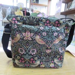 布のショルダーバッグ(ウイリアムモリス）