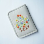 リトルガーデン　手刺繍　お薬手帳ケース　母子手帳ケース